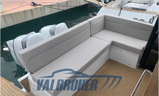 Sealine C335V preowned for sale