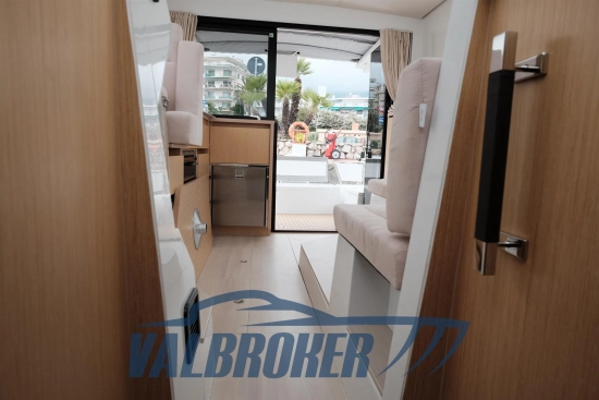 Sealine C335V preowned for sale