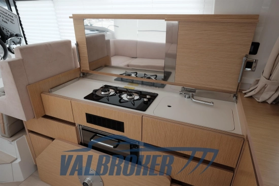 Sealine C335V preowned for sale