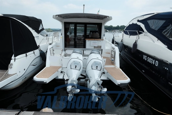 Sealine C335V preowned for sale