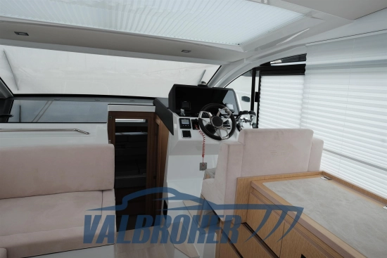Sealine C335V preowned for sale