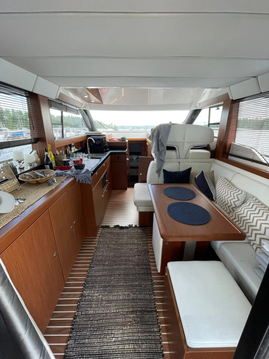 Bavaria Yachts Virtess 420 Fly preowned for sale