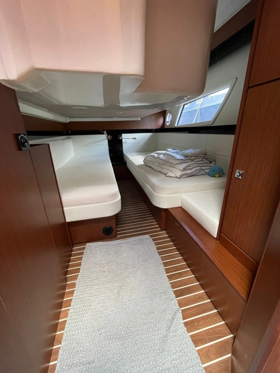 Bavaria Yachts Virtess 420 Fly preowned for sale