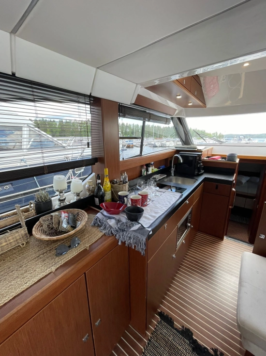 Bavaria Yachts Virtess 420 Fly preowned for sale