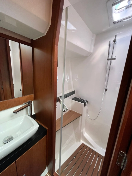 Bavaria Yachts Virtess 420 Fly preowned for sale