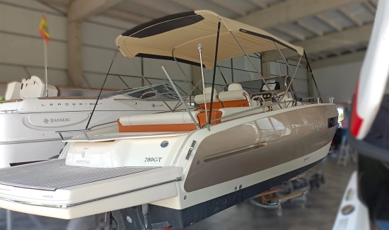 Invictus Yacht 280 Gt preowned for sale