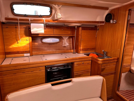 Bavaria Yachts 39 cruiser preowned for sale