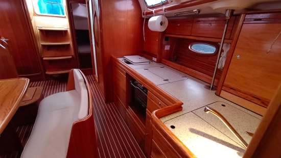 Bavaria Yachts 39 cruiser preowned for sale