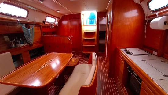 Bavaria Yachts 39 cruiser preowned for sale