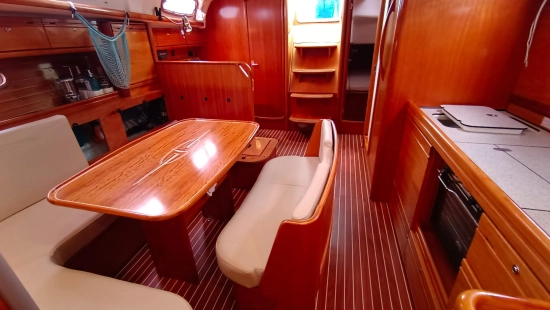 Bavaria Yachts 39 cruiser preowned for sale