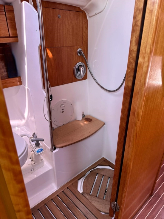 Bavaria Yachts 39 cruiser preowned for sale