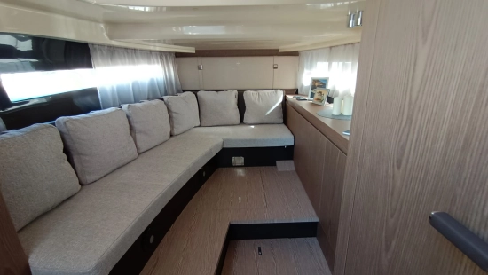 Invictus Yacht 320 GT preowned for sale