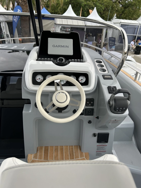 Invictus Yacht GT 280 preowned for sale