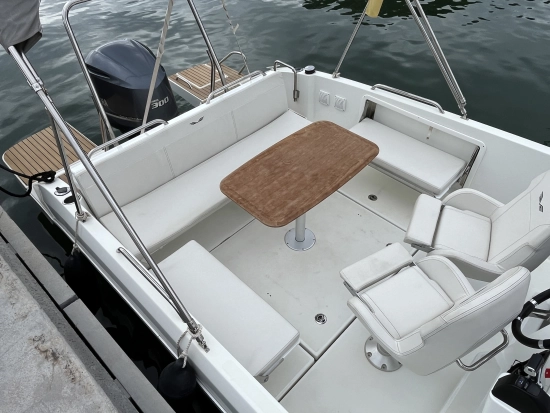 Beneteau Flyer 8 Spacedeck preowned for sale