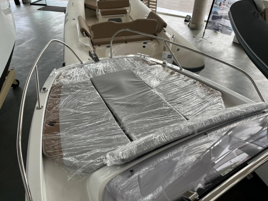 Beneteau Flyer 6 Sundeck brand new for sale