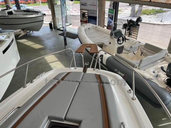 Beneteau Flyer 8 Sundeck V2 brand new for sale