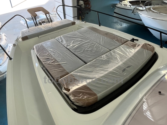 Beneteau Flyer 9 Sundeck brand new for sale