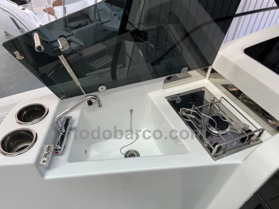 Beneteau Flyer 9 Sundeck brand new for sale