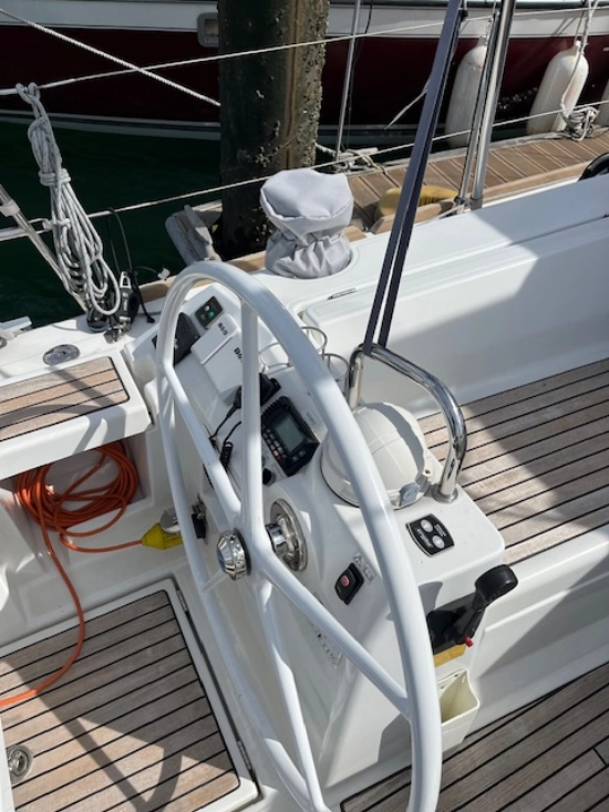 Beneteau Oceanis 40 preowned for sale