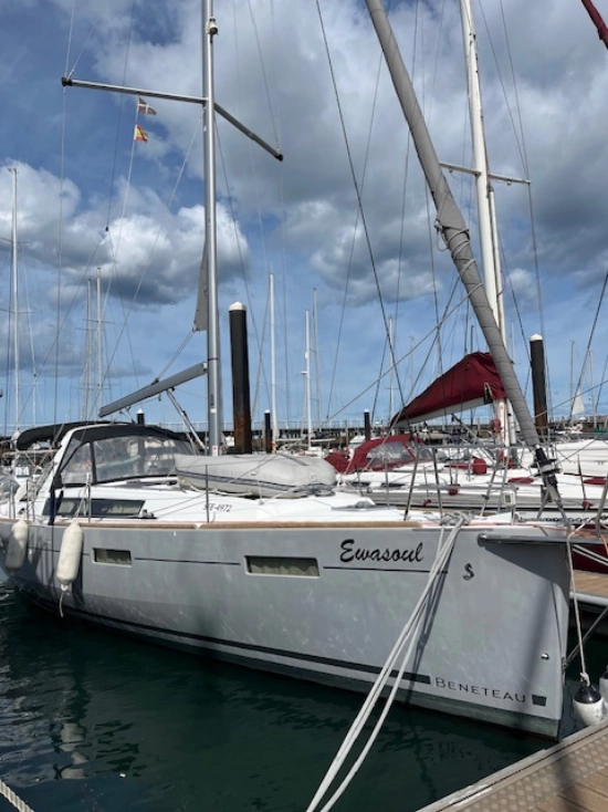 Beneteau Oceanis 40 preowned for sale