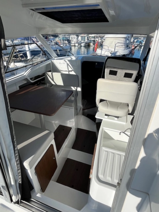 Beneteau Antares 8 preowned for sale