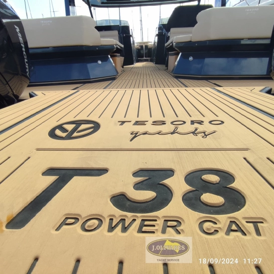 Tesoro Yachts T38 Power Cat preowned for sale