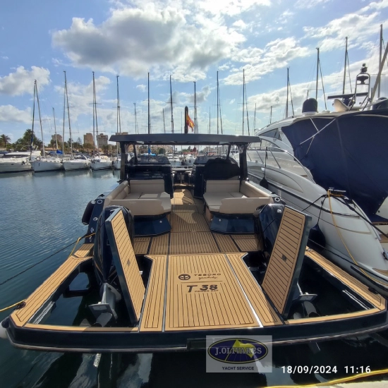 Tesoro Yachts T38 Power Cat preowned for sale