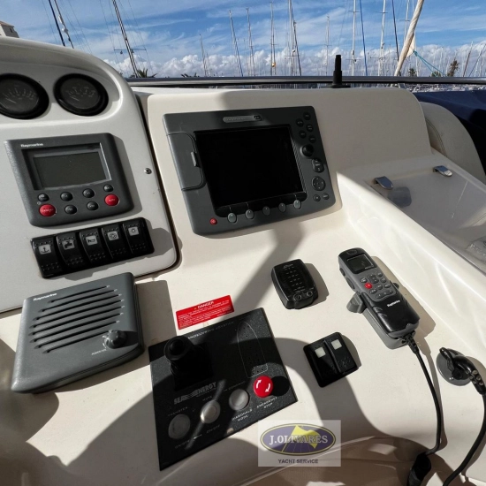 Azimut 50 Flybridge preowned for sale