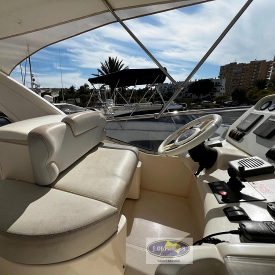 Azimut 50 Flybridge preowned for sale