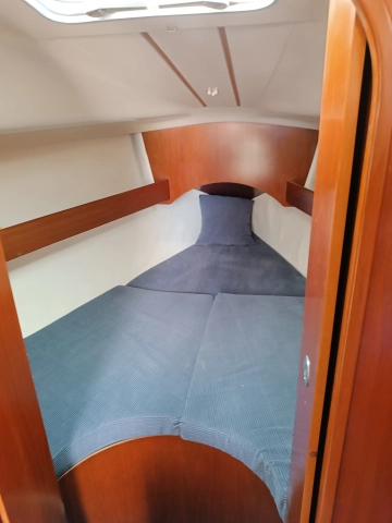 Beneteau Oceanis 300 preowned for sale