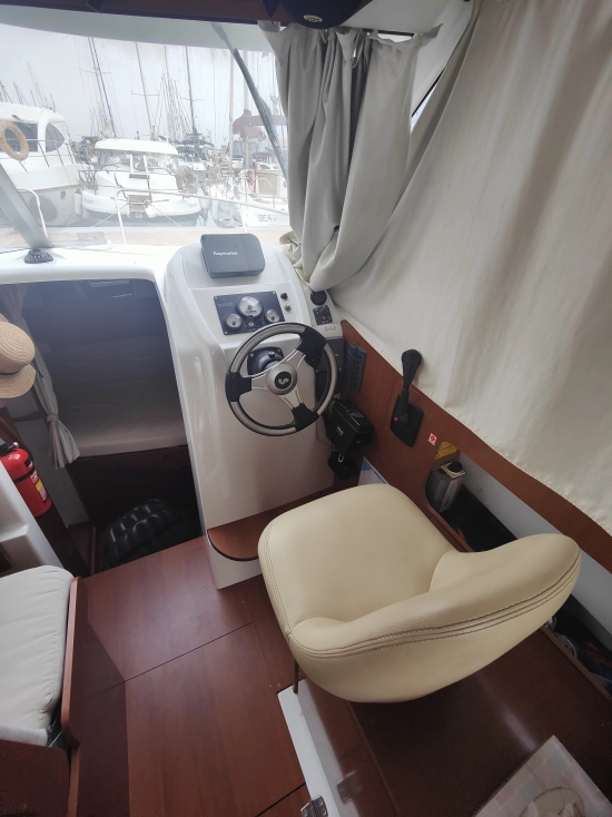 Beneteau Antares 8 gebraucht zum verkauf