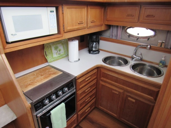 Carver 43 AFT CABIN preowned for sale