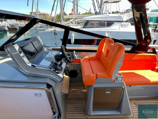 Evo Yachts R4 XT WA gebraucht zum verkauf