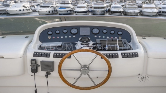 Azimut 85 Flybridge gebraucht zum verkauf