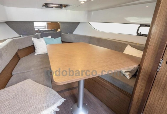 Beneteau Flyer 9 SD gebraucht zum verkauf