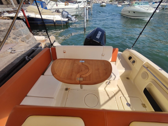 Invictus Yacht 240 CX d’occasion à vendre