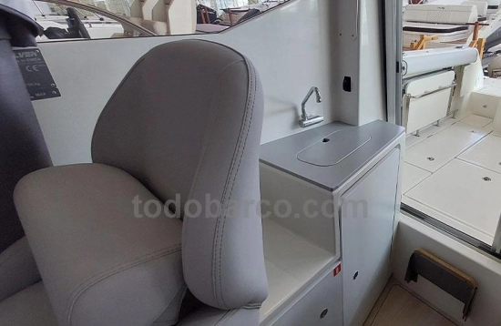 Quicksilver Pilothouse Captur 805 brand new for sale