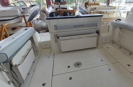 Quicksilver Pilothouse Captur 805 brand new for sale