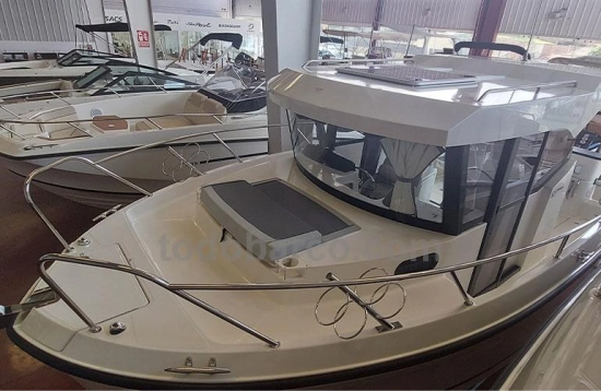 Quicksilver Pilothouse Captur 805 brand new for sale