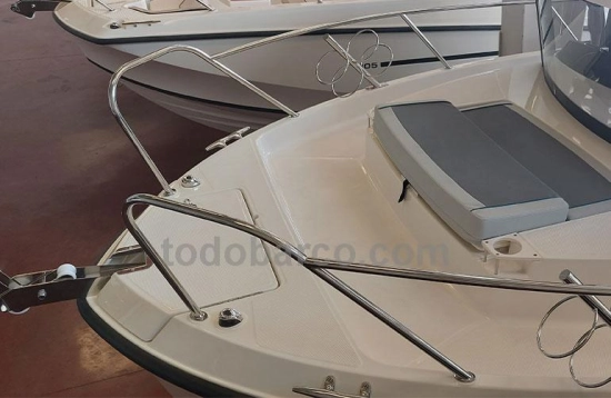 Quicksilver Pilothouse Captur 805 brand new for sale