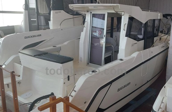 Quicksilver Pilothouse Captur 805 brand new for sale