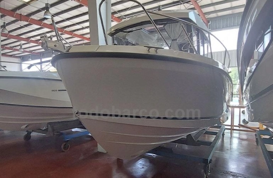 Quicksilver Pilothouse Captur 805 brand new for sale