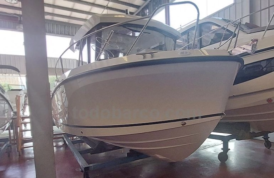 Quicksilver Pilothouse Captur 805 brand new for sale