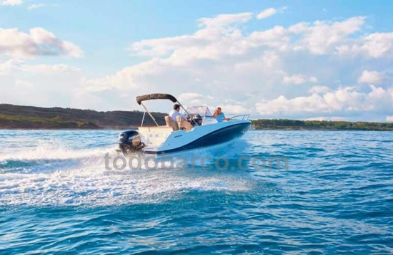 Quicksilver Open Activ 605 brand new for sale