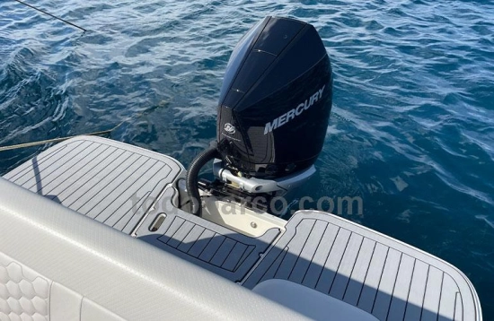 Sea Ray SDX 250 OB preowned for sale