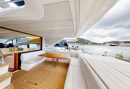 Sunseeker 68 Sport Yacht gebraucht zum verkauf