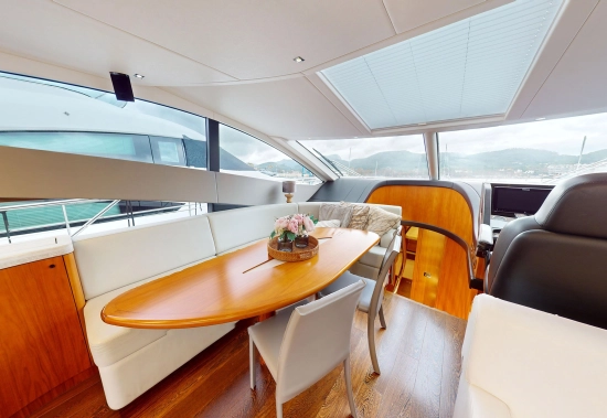 Sunseeker 68 Sport Yacht gebraucht zum verkauf