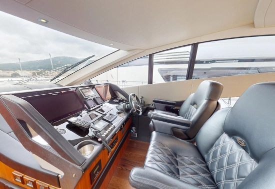 Sunseeker 68 Sport Yacht gebraucht zum verkauf