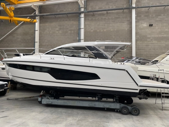 Sealine S335 gebraucht zum verkauf