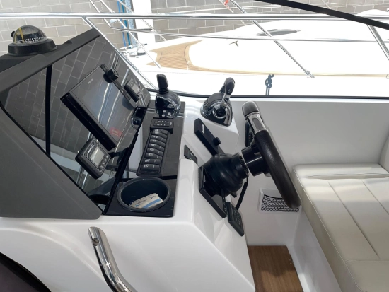 Sealine S335 gebraucht zum verkauf